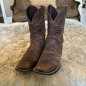 Dont wear the boots anymore and could use the money.